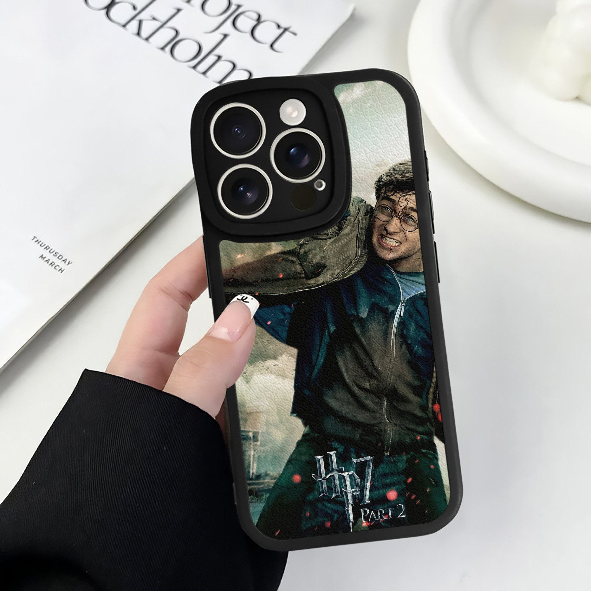 （画像用） Harry Potter ハリー・ポッターシリーズ 【iPhone 16シリーズ対応】シリコンスマホケース（レザー調） 材質：シリコン